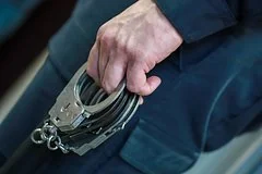На Сахалине 19-летний юноша стал фигурантом уголовного дела за осквернение памятника