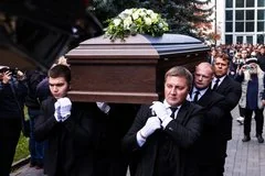 На Троекуровском кладбище простились с известным музыкальным критиком Сергеем Соседовым