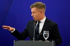 Мадьяр готов отказаться от неприкосновенности и предстать перед властями