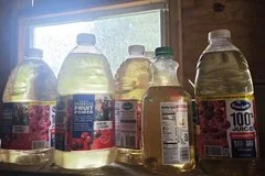Загадочные бутылки в старом сарае вызвали бурные обсуждения в сети