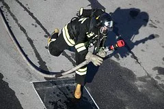 В Таганроге полностью ликвидировали масштабный пожар после массированной атаки беспилотников