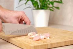 Как правильно размораживать продукты чтобы избежать опасного размножения бактерий
