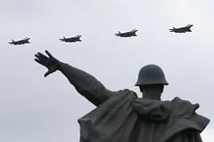 Маневренность и надежность: как российский истребитель Су-57 противостоит ракетным атакам