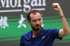 Даниил Медведев совершил камбэк и прошел во второй круг Шанхая