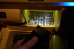 Банковские проверки: какие привычные действия могут привести к блокировке карт