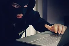 В Санкт-Петербурге нанятый курьер напал на девушку ради кражи денег