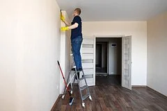 В Санкт-Петербурге житель незаконно расширил квартиру за счет чердака и башни