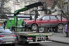 Парковка на газонах принесла бюджет Санкт-Петербурга более двенадцати миллионов рублей