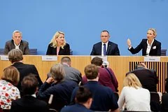 Партия АдГ планирует масштабный экономический форум с участием России и США