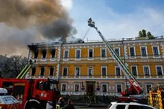 Масштабный пожар в центре Киева после мощного взрыва у Национальной академии наук