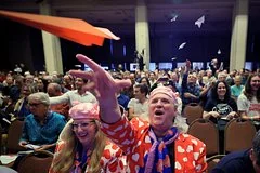 Наука со смехом: в Цюрихе вручили престижные Шнобелевские премии за необычные открытия