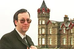 Тайны шотландского поместья: как миллионер Кевин Бут годами пытал своих служанок