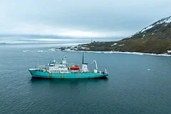 Адмирал Комоедов предложил рассмотреть вариант блокады Шпицбергена из-за захвата судна