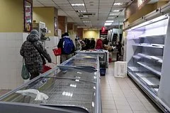Дефицит продуктов и пустые полки охватили крупнейшие города Украины