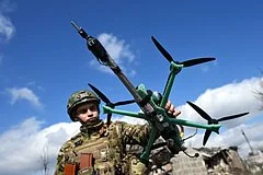 Технологическая революция на фронте: российские дроны Бумеранг переходят к тактике роя