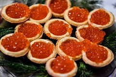 Рекордный скачок цен на красную икру в России в текущем месяце