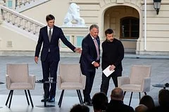 Зеленский предложил американским спецпосланникам летать в Киев на самолетах