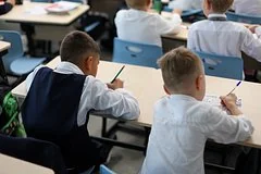 Семейный конфликт во Владивостоке перерос в массовую драку отцов в школе