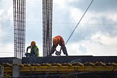Реновация обернулась катастрофой: застройщик Самолет провалил ремонт в ЖК Спутник