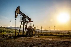 Цены на российскую нефть Urals взлетели выше ста долларов за баррель