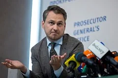 Депутат Госдумы назвал политическим спектаклем требование Зеленского об отставке прокурора