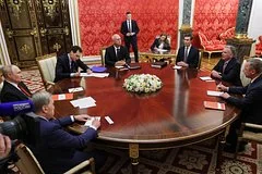 Переговоры в Кремле: Владимир Путин встретился с посланниками Дональда Трампа