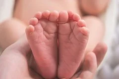 Невероятные роды в небе: жительница Нового Уренгоя родила сына на борту самолета