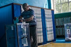 Офис президента Украины рассматривает возможность проведения внеочередных президентских выборов в один тур