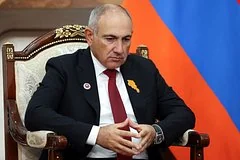 Никол Пашинян опроверг слухи о требованиях вывести российскую военную базу