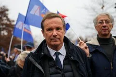 Николя Дюпон-Эньян связал рост цен на газ с санкциями против России
