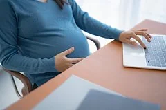 Сингапурский суд взыскал с работодателя 1,3 млн рублей за увольнение беременной сотрудницы