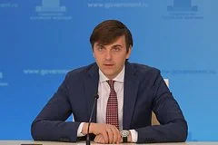 Министр просвещения объявил о радикальном сокращении бумажной нагрузки на учителей
