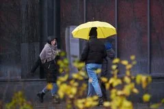 Синоптики предупредили жителей Москвы о похолодании и дождях в выходные