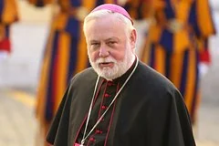 Дипломатический прорыв: Ватикан разъяснил цели визита главы дипслужбы в Россию