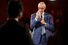 Дипломатический скандал: Мерц раскритиковал визит Шредера к Путину в Москве