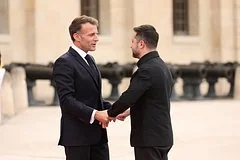 Дипломатический жест или ирония: встреча Зеленского и Макрона вызвала резонанс