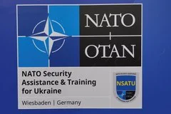 Дипломаты НАТО выразили резкое недовольство заявлениями еврокомиссара о статье 5