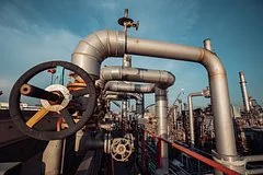 Мировые котировки нефти снижаются на фоне стабилизации поставок из Саудовской Аравии