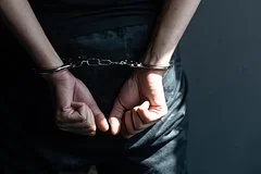 Житель Москвы получил десять суток ареста за нападение на прохожих с зеленкой