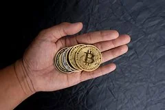 Биткоин преодолел психологический барьер в 80 тысяч долларов на фоне рыночных изменений