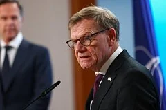 Скандал в Германии: МИД обвинили в стремлении к войне ради прибыли