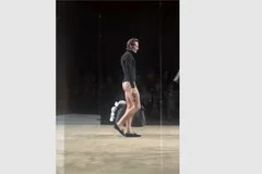 Скандальный выход модели в стрингах на показе Tom Ford в Париже
