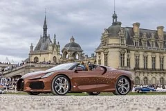 В Екатеринбург доставляют эксклюзивный гиперкар Bugatti W16 Mistral стоимостью полмиллиарда рублей