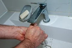В Екатеринбурге официально разрешили подачу желтоватой воды из водопроводных кранов