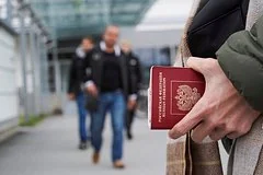 Экономический страх тормозит ужесточение визового режима для граждан России в Европе