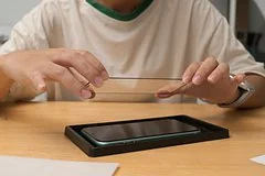 Экономия на ремонте: почему защита экрана смартфона критически важна для владельцев