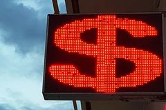 Эксперты прогнозируют укрепление российского рубля до 83 рублей за доллар
