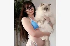 Американская модель тратит тысячи долларов ежемесячно на содержание своих домашних кошек