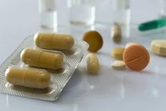 Смертельная опасность бесконтрольного приема БАДов и витаминов для здоровья печени