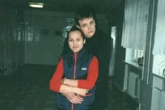 Дмитрий Колдун поделился архивным школьным снимком со своей супругой Викторией